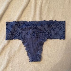 Aerie thong, size small